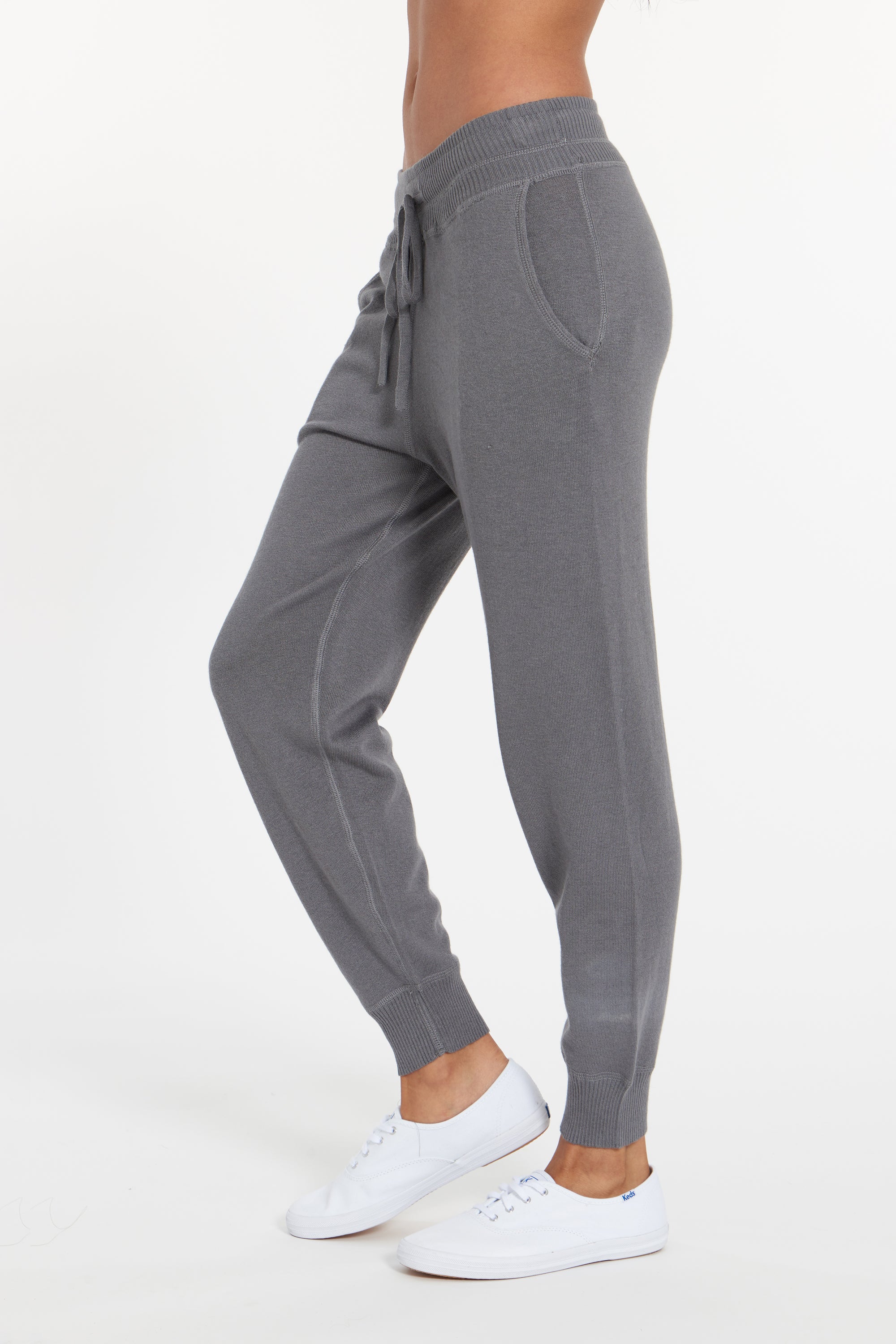 Nevis Cashmere Jogger Granite Grey, var- 23501690732602,var-23501690765370,var-23501690798138,var-23501690830906,var-23501690863674