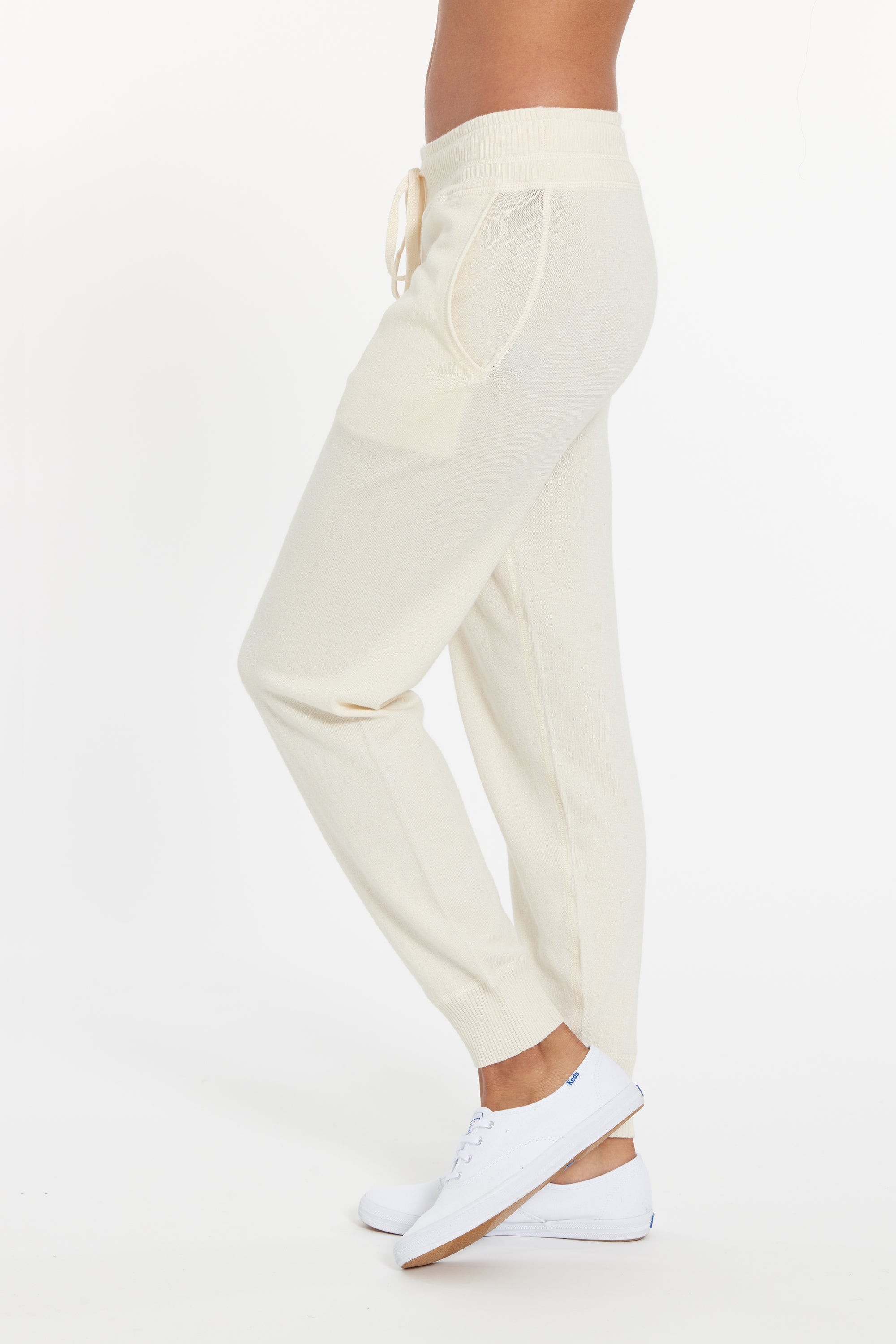 Nevis Cashmere Jogger Antique White, var-23501649150010,var-23501676806202,var-23501676838970,var-23501676871738,var-23501676904506