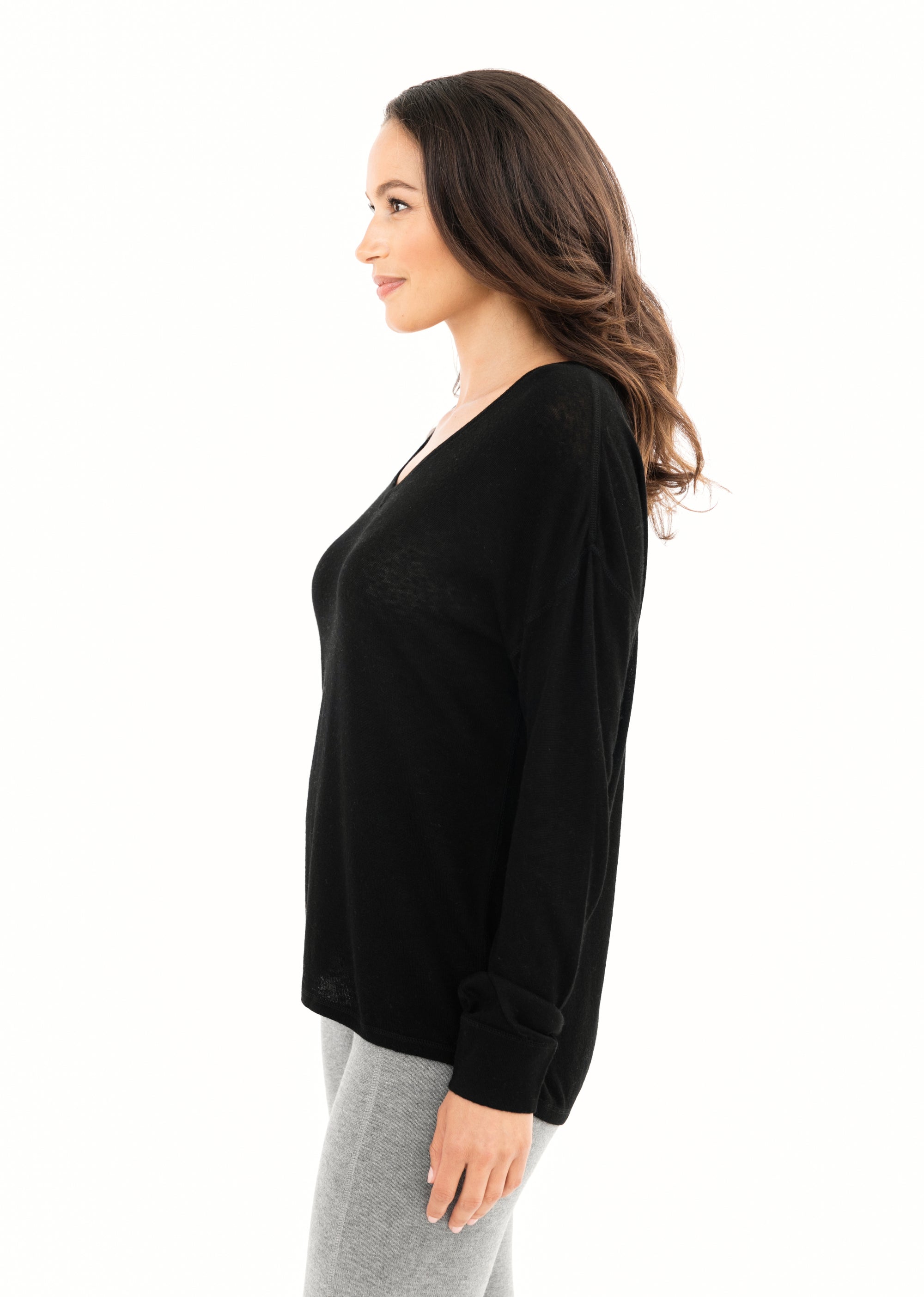 black cashmere long sleeve tee,var-45272556942,var-45272557006,var-45272557070,var-45272557134,var-45272557198