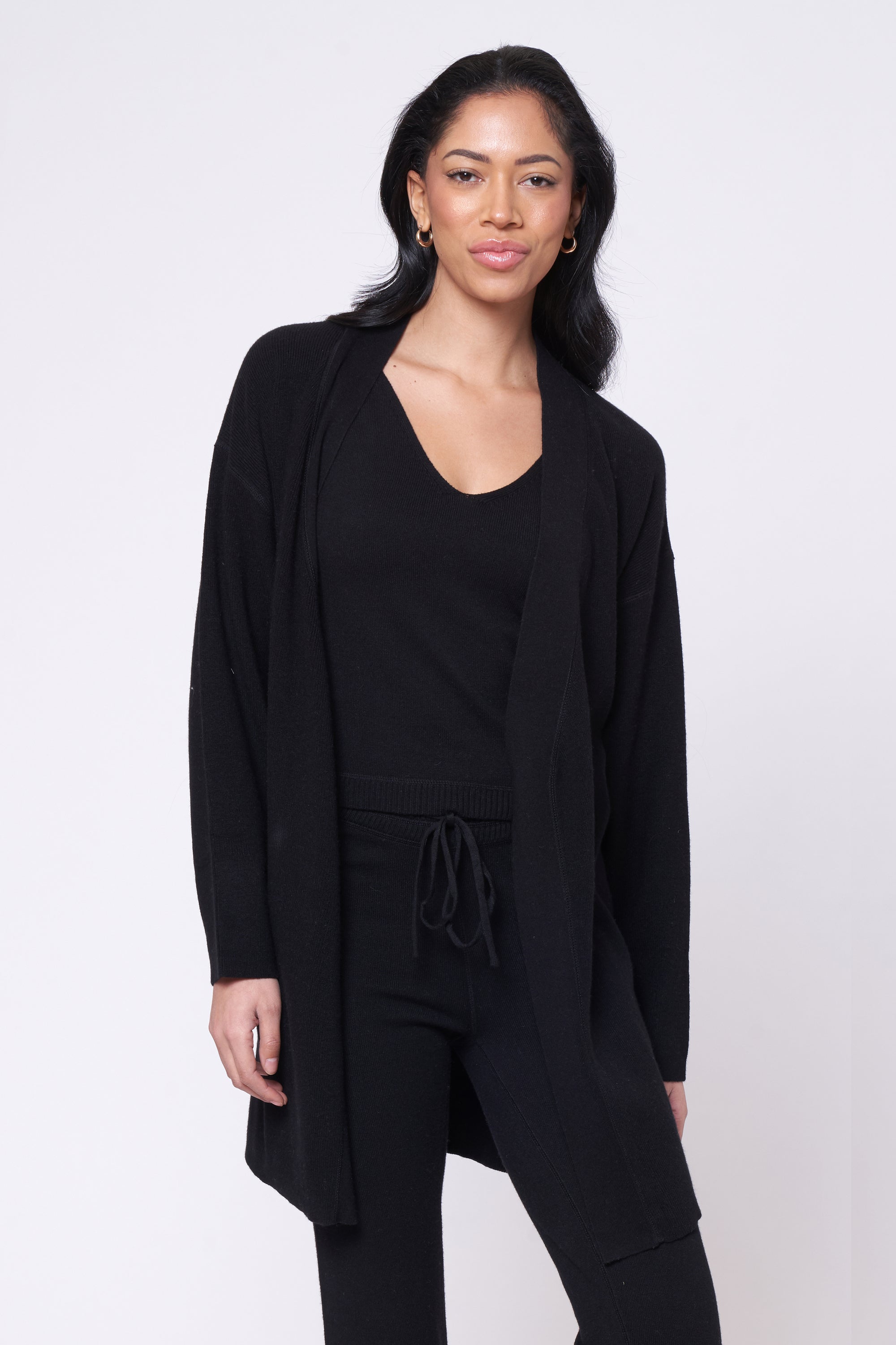 OAK BLUFF CARDIGAN BLACK,var-42587157070011,var-42587157102779,var-42587157135547,var-42587157168315,var-42587157201083