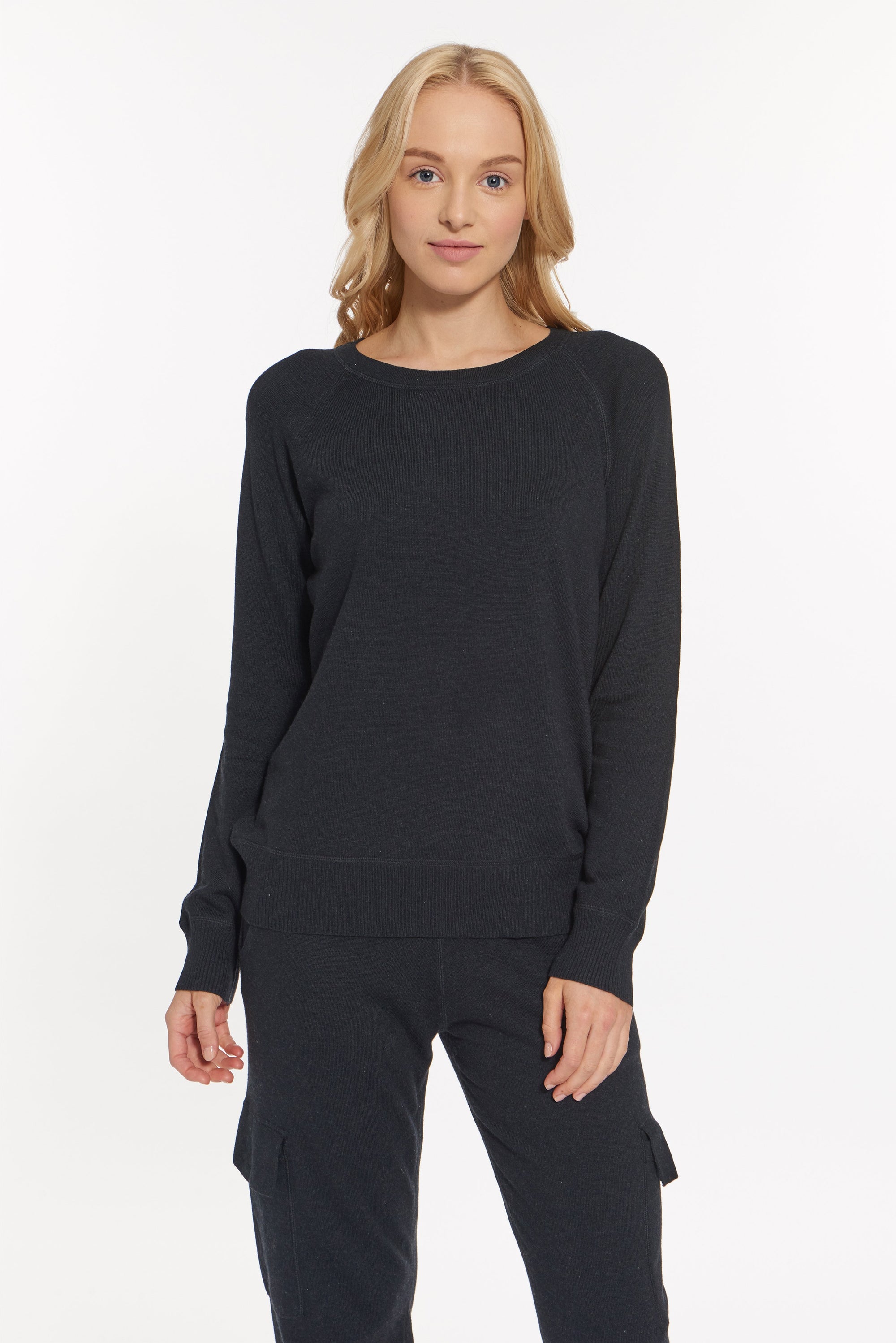 Black Heather Cashmere Gramercy Sweatshirt, var-31339508793402,var-31339508826170,var-31339508858938,var31339508891706,var-31339508924474