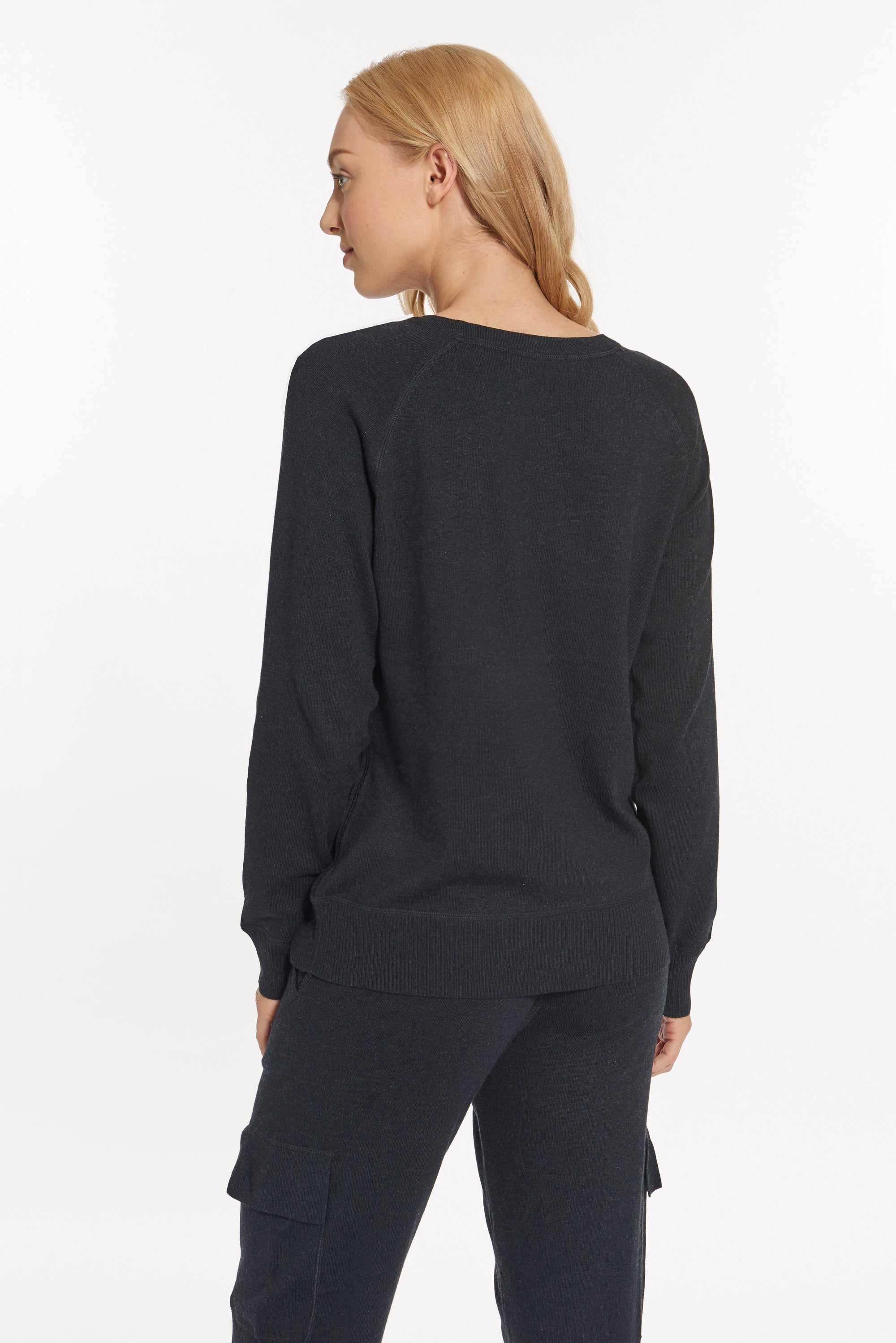 Black Heather Cashmere Gramercy Sweatshirt, var-31339508793402,var-31339508826170,var-31339508858938,var31339508891706,var-31339508924474